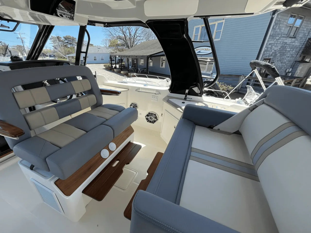 2025 Boston Whaler 350 REALM 35.0 feet, Quincy, MA #26