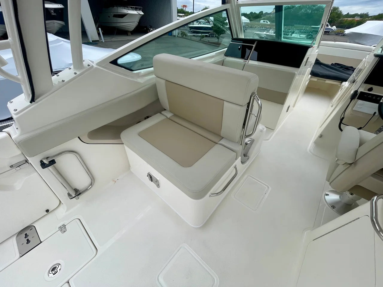 2027 Boston Whaler 280 Vantage 27.0 feet, Danvers, Massachusetts #15