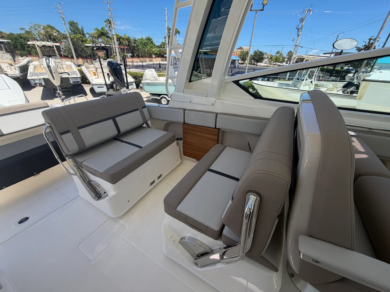 2027 Boston Whaler 330 Vantage 33.0 feet, Stuart, Florida #17