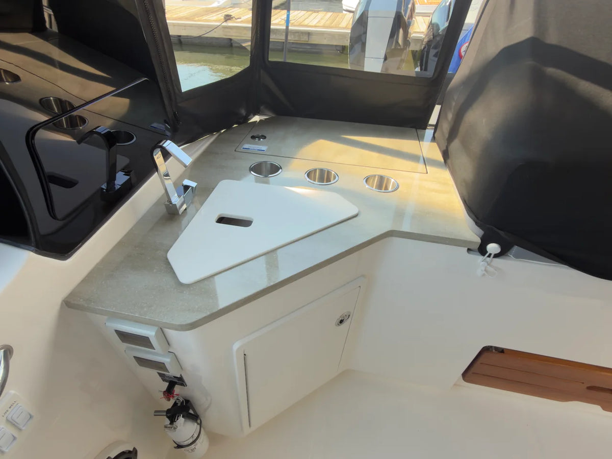 2025 Boston Whaler 350 REALM 35.0 feet, Greenwich, CT #54