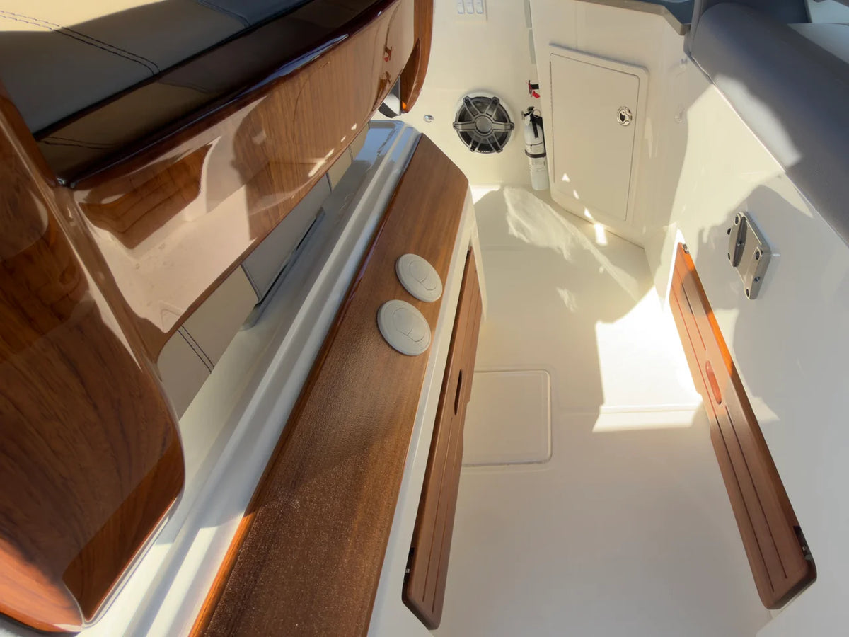 2025 Boston Whaler 350 REALM 35.0 feet, Greenwich, CT #33