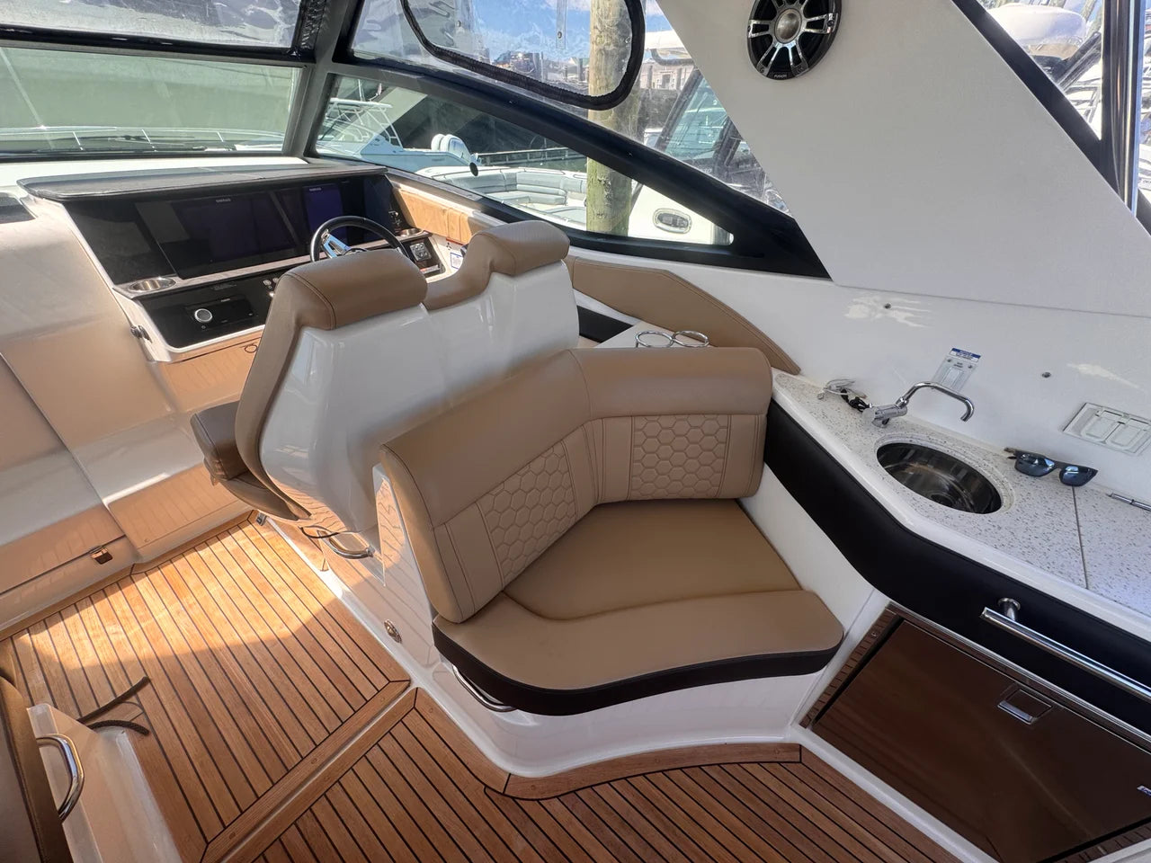 2019 Sea Ray 320 SUNDANCER 32.0 feet, Norwalk, Connecticut #10