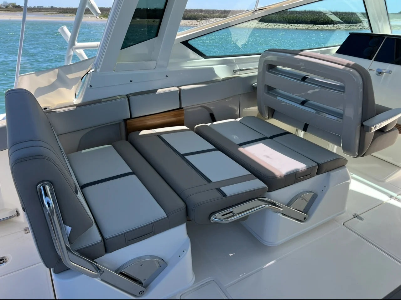 2026 Boston Whaler 330 Vantage 33.0 feet, Wrightsville Beach, North Carolina #13