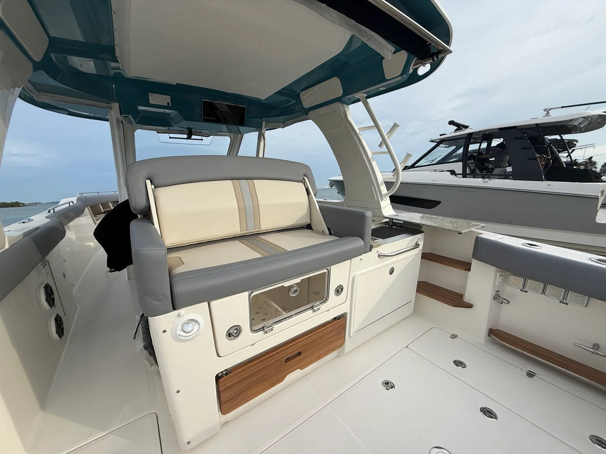 2027 Boston Whaler 350 Realm 35.0 feet, Sarasota, FL #33