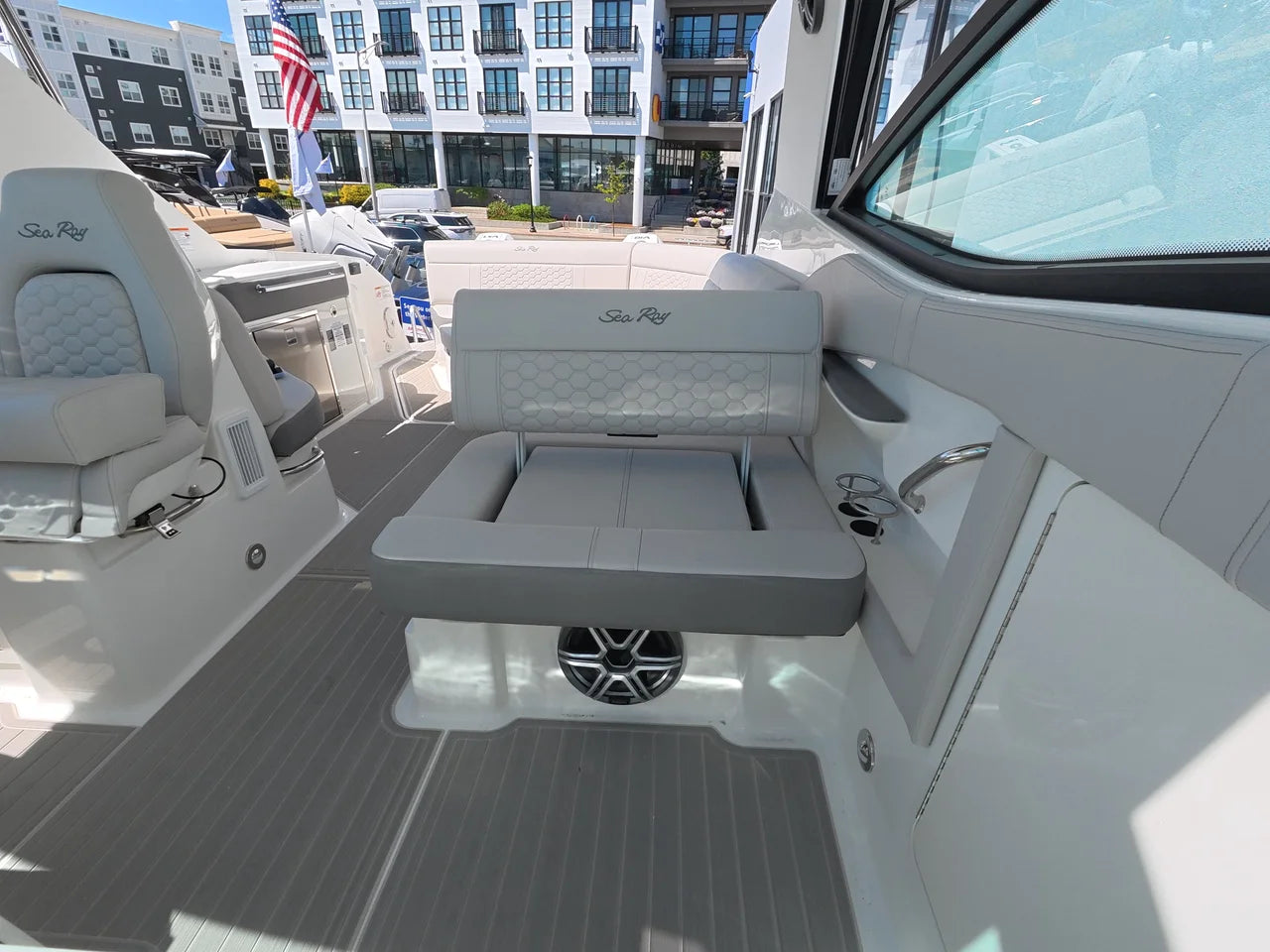 2026 Sea Ray Sundancer 320 Outboard 32.0 feet, Norwalk, Connecticut #16