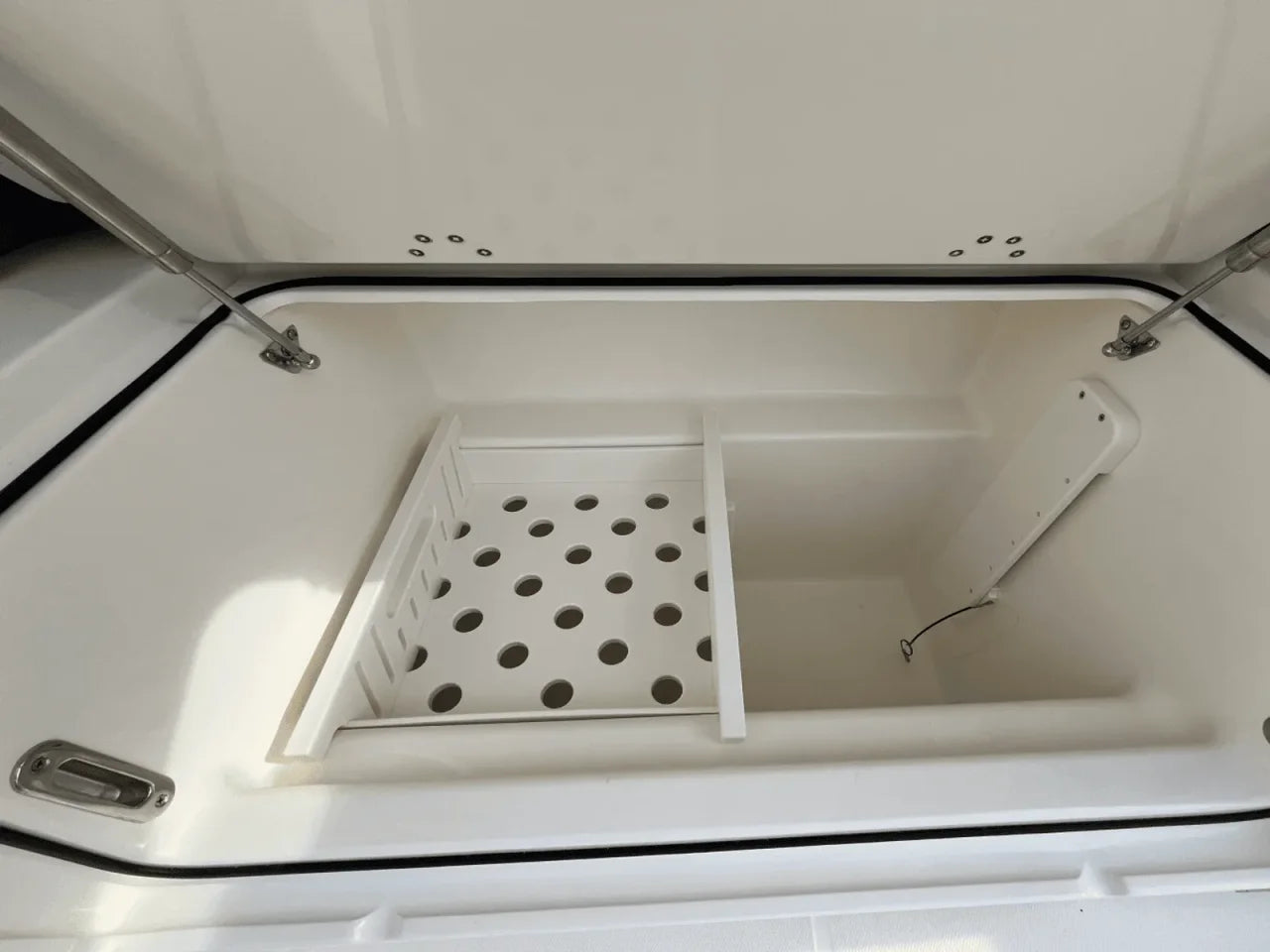 2025 Boston Whaler 350 REALM 35.0 feet, Quincy, MA #17