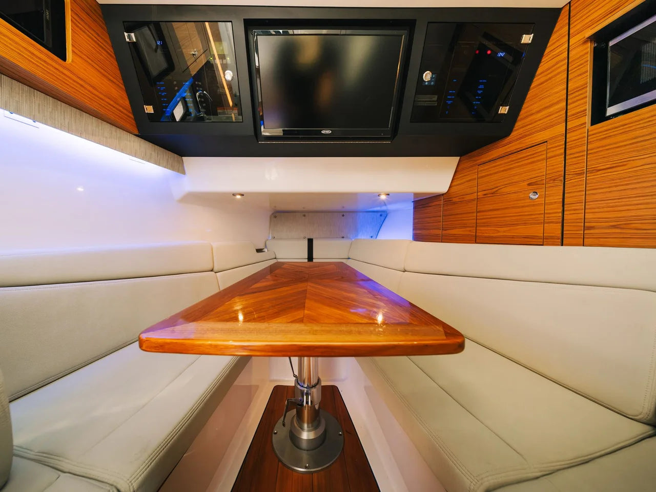 2022 Boston Whaler 380 Realm 38.0 feet, Charleston, SC #18