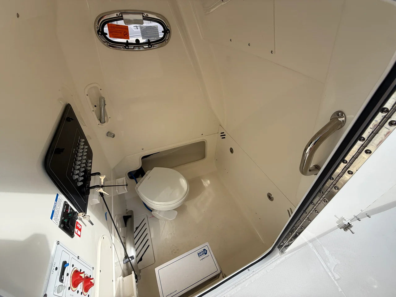 2027 Boston Whaler 250 Outrage 25.0 feet, Sarasota, FL #15