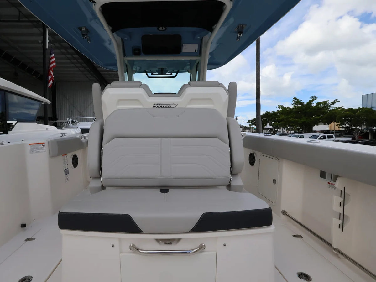2026 Boston Whaler 330 Outrage 33.0 feet, Naples, Florida #9