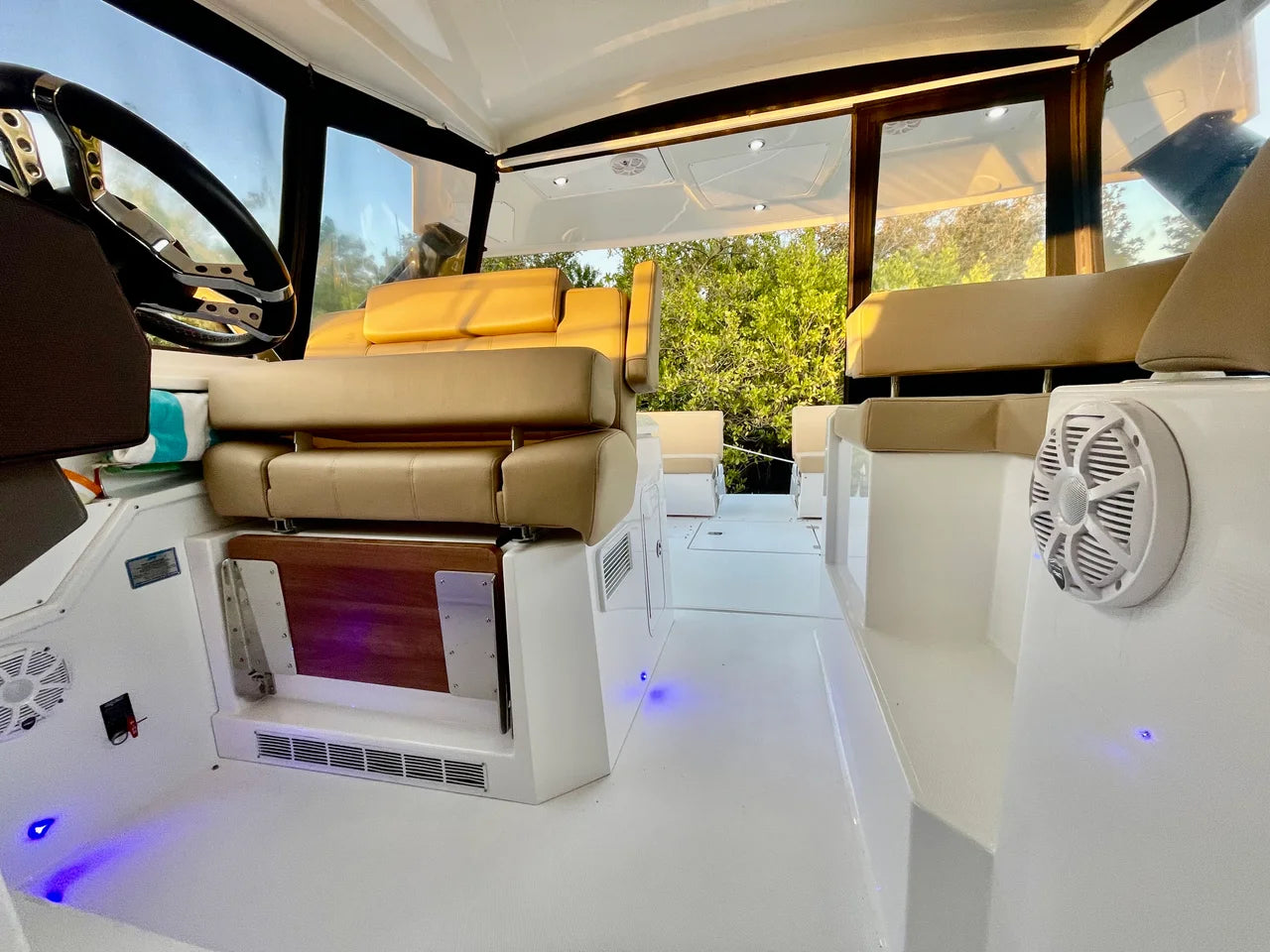 2016 Cruisers Yachts 390 EXPRESS COUPE 39.0 feet, Stuart, FL #17