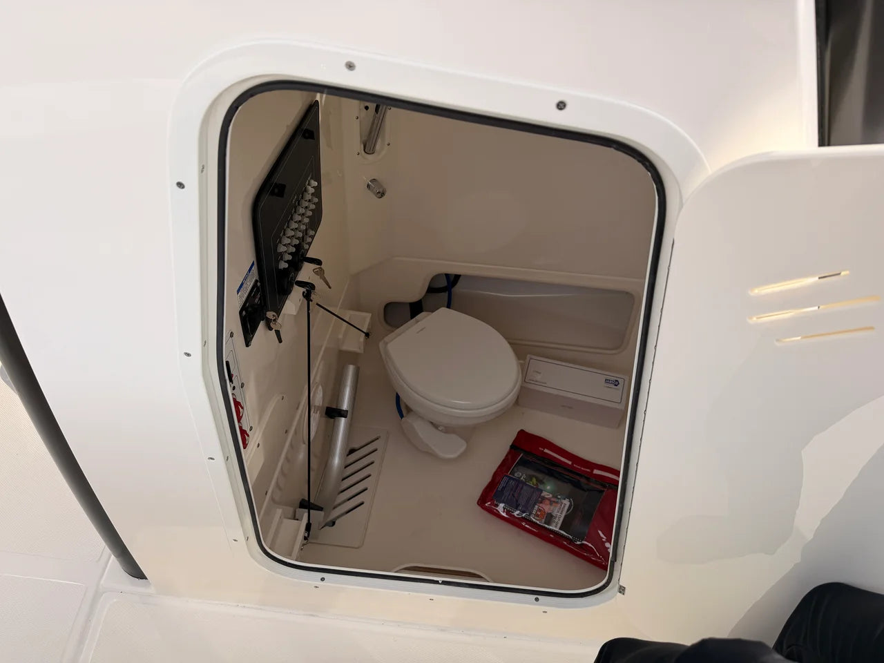 2026 Boston Whaler 250 Outrage 25.0 feet, Monkey Island, OK #18