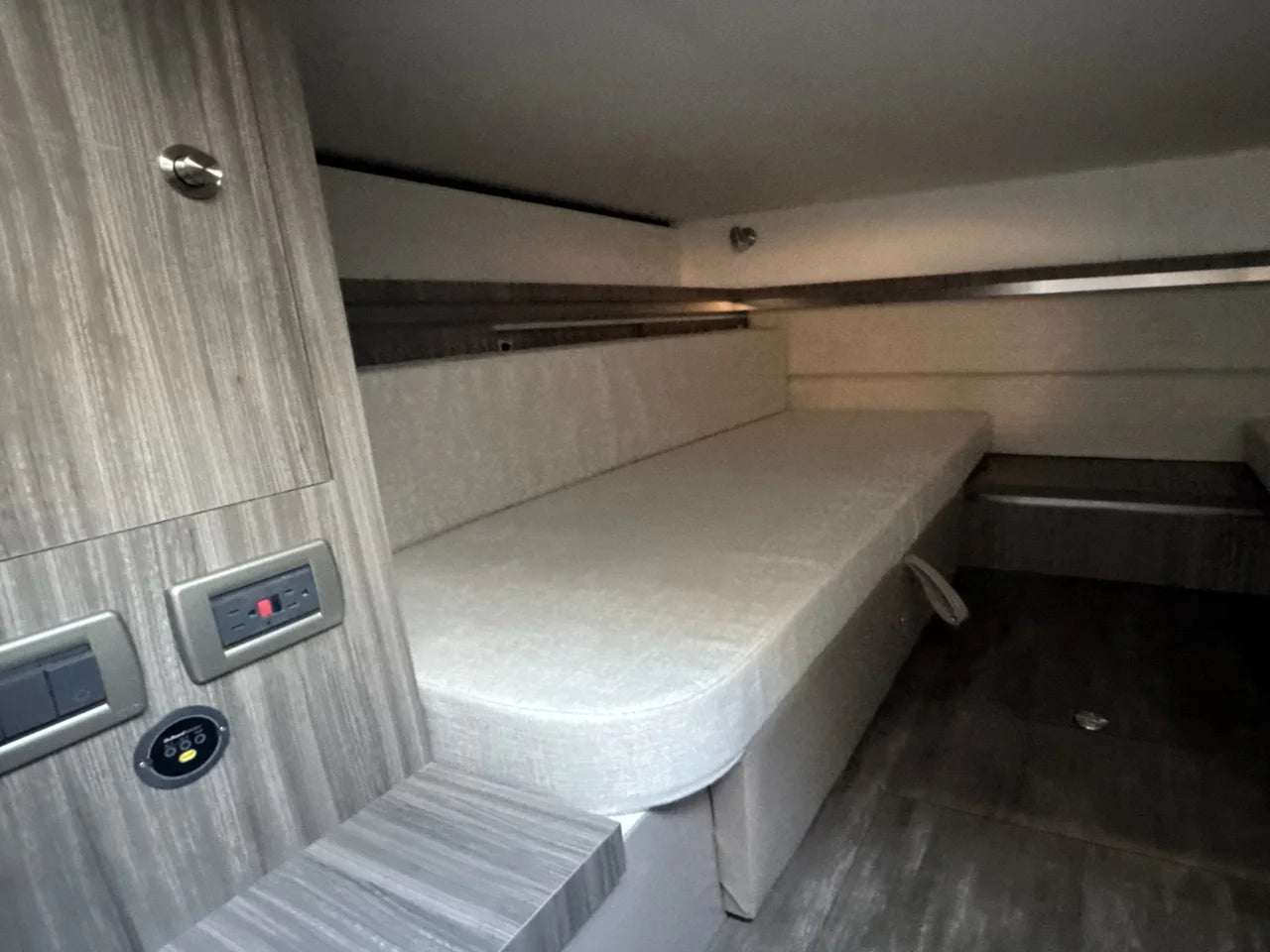 2026 Sea Ray Sundancer 320 Outboard 32.0 feet, Huntington, NY #37