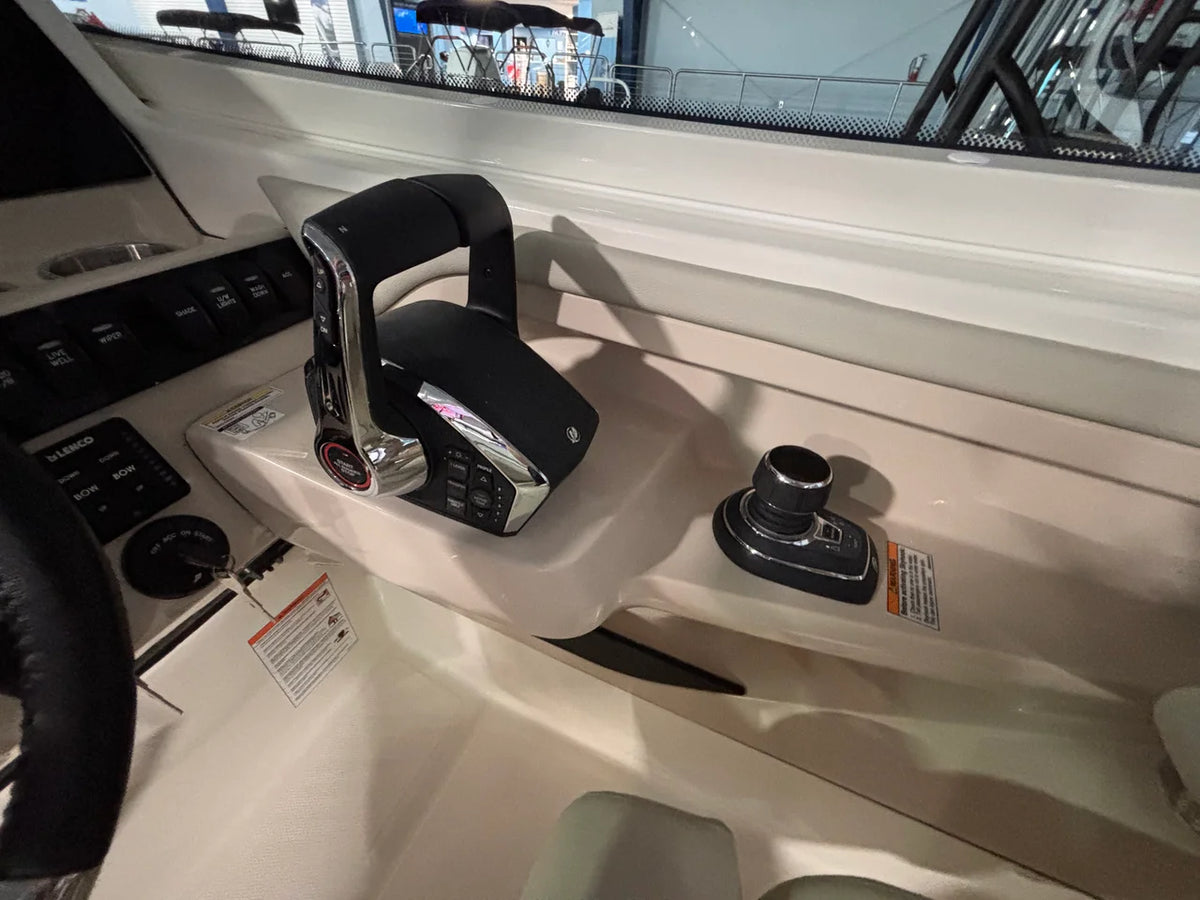 2027 Boston Whaler 280 Vantage 28.0 feet, Clearwater, Florida #24