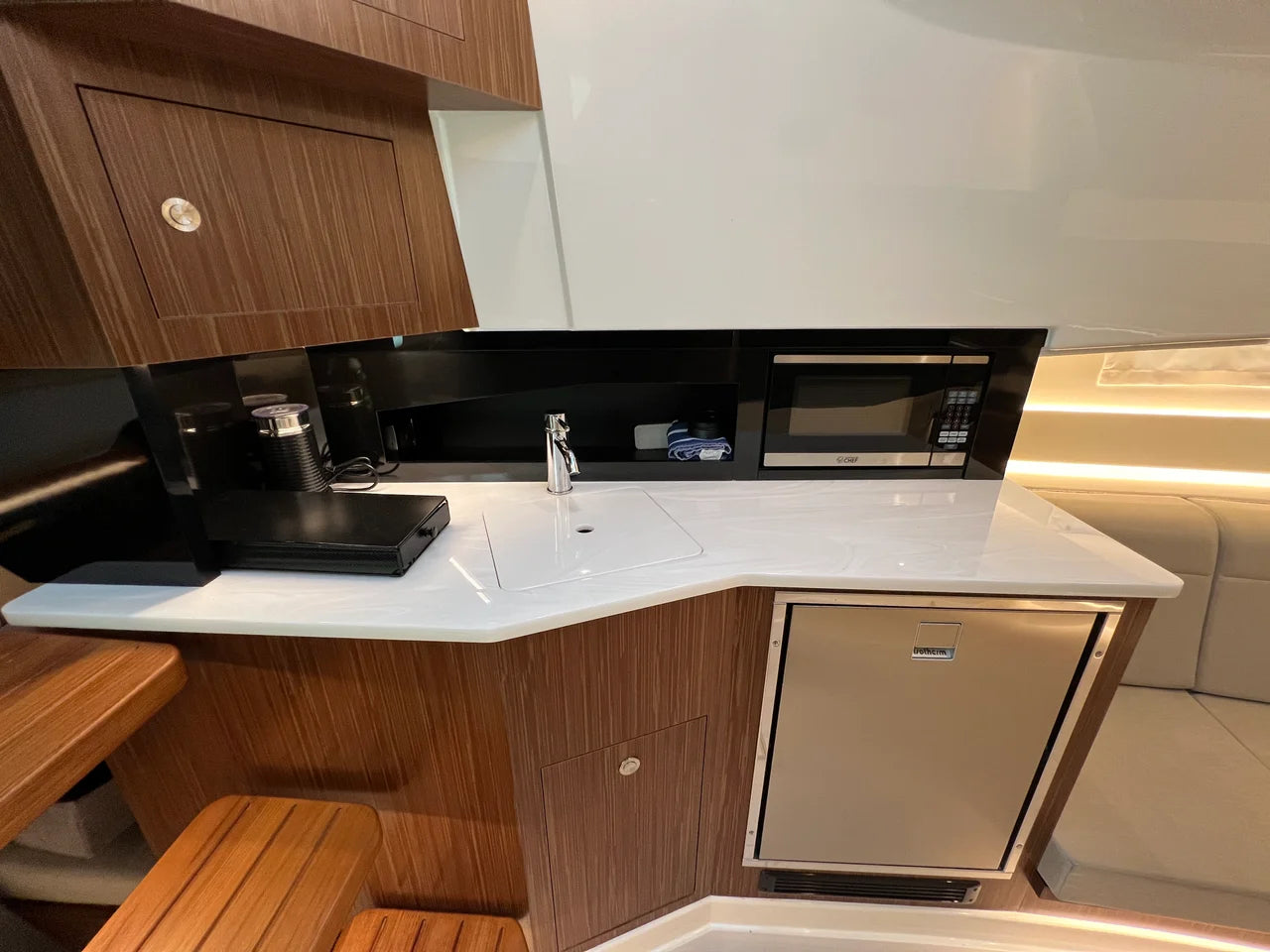 2023 Sea Ray 370 SUNDANCER OB 37.0 feet, Huntington, NY #57