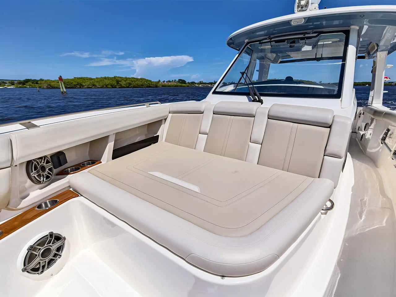 2025 Boston Whaler 350 REALM 35.0 feet, Stuart, Florida #45