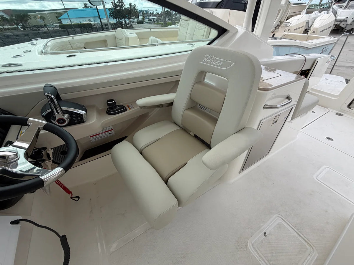 2027 Boston Whaler 280 Vantage 28.0 feet, Stuart, Florida #24