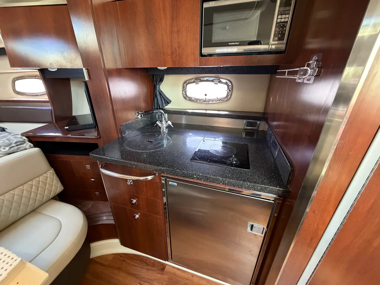 2014 Chaparral 330 SIGNATURE 33.0 feet, Danvers, Massachusetts #19