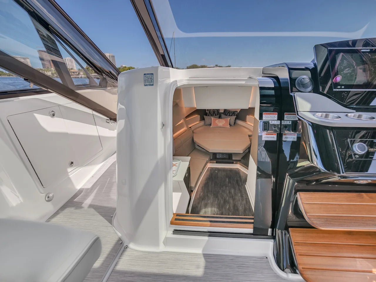 2026 Sea Ray Sundancer 370 Outboard 37.0 feet, Pompano Beach, Florida #25
