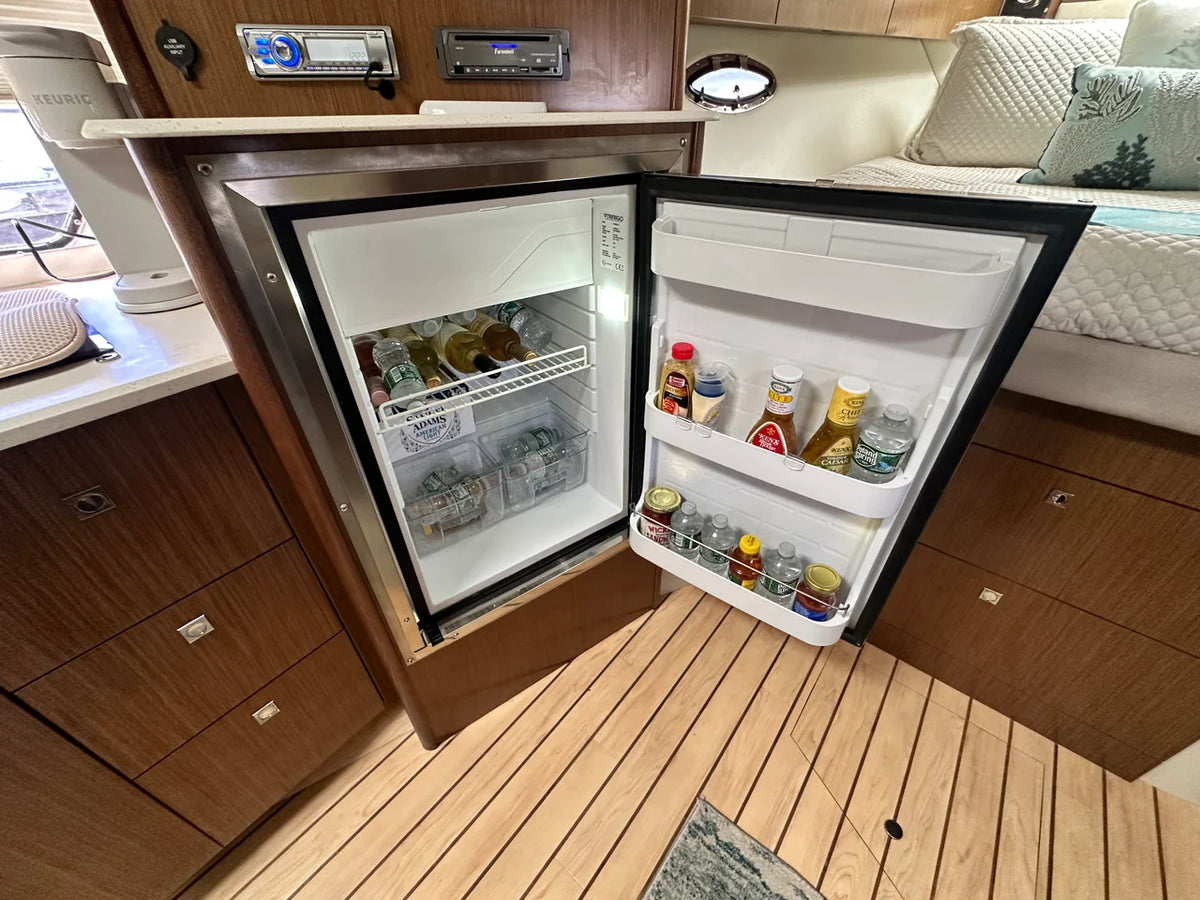 2014 Cruisers Yachts 380 EXPRESS 38.0 feet, Danvers, Massachusetts #28
