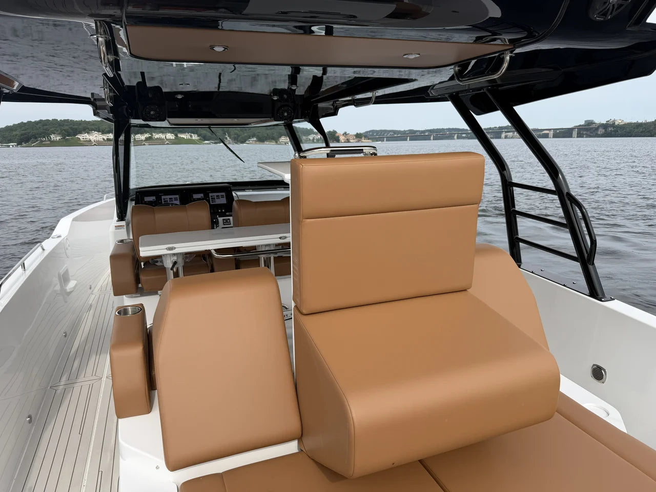 2027 Cruisers Yachts 38 VTR 38.0 feet, Lake Ozark, MO #14