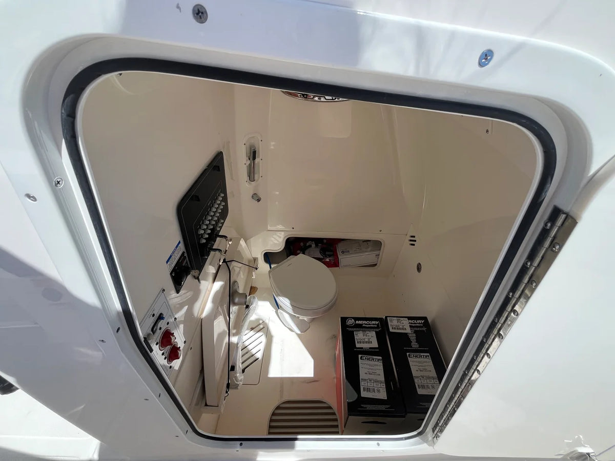 2026 Boston Whaler 250 Outrage 25.0 feet, Westbrook, Connecticut #12