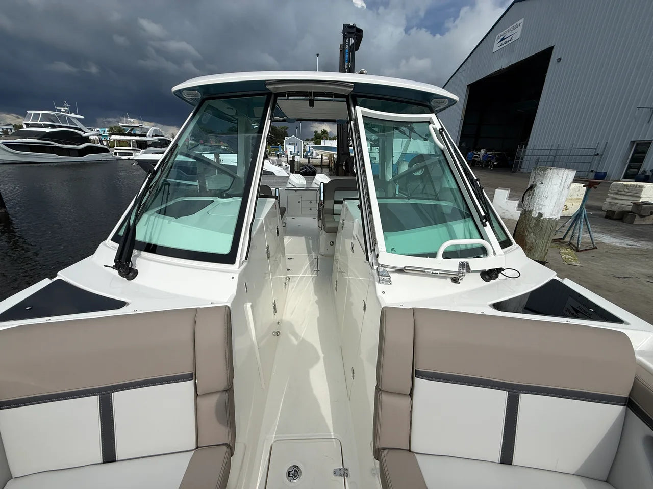2027 Boston Whaler 330 Vantage 33.0 feet, Venice, Florida #9