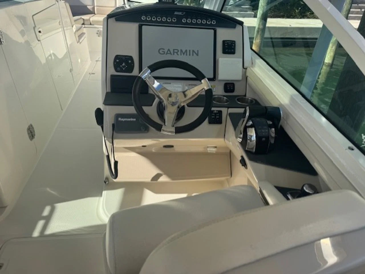 2016 Boston Whaler 320 VANTAGE 32.0 feet, Miami, FL #16
