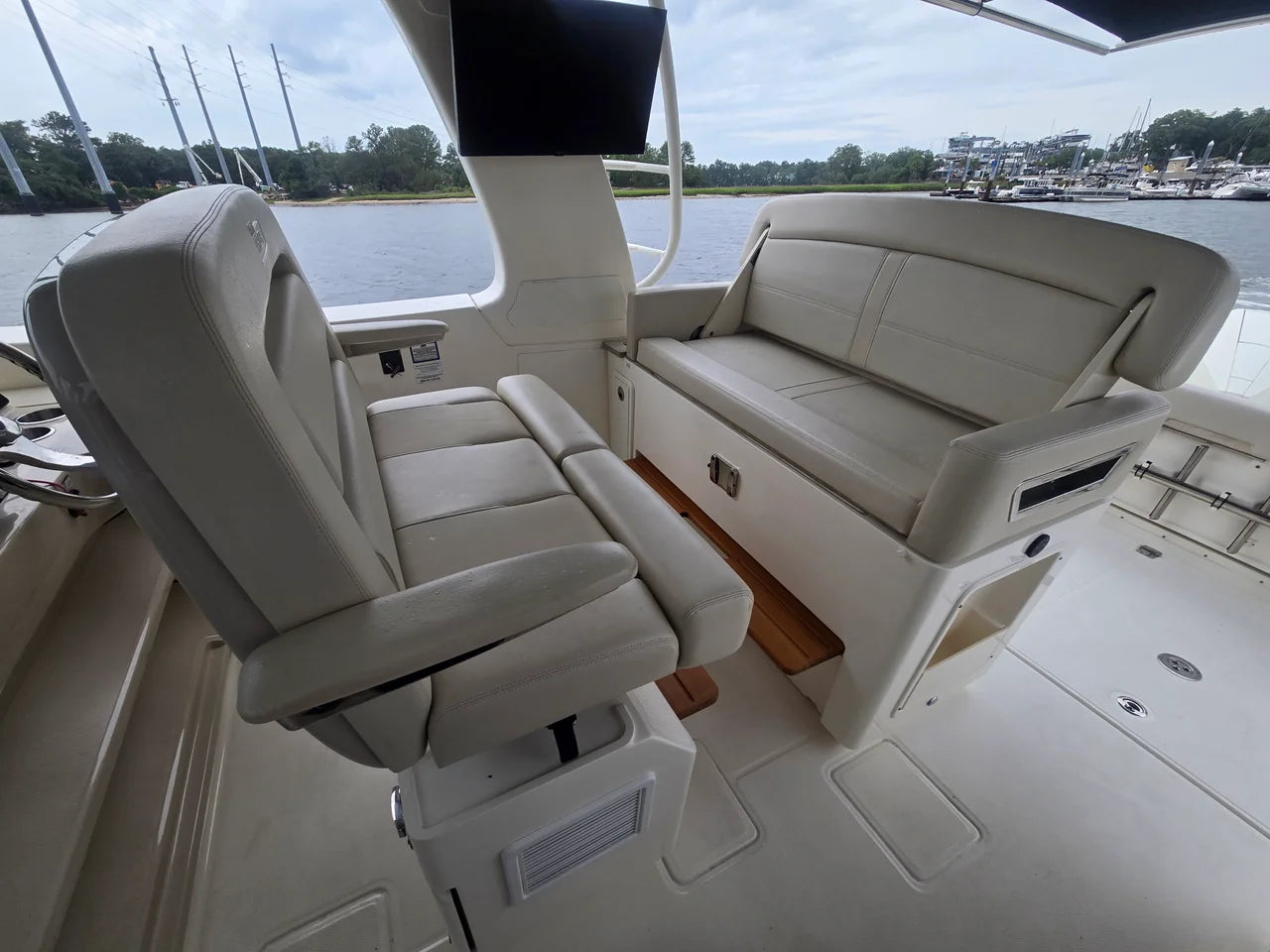 2022 Boston Whaler 380 Realm 38.0 feet, Charleston, South Carolina #24
