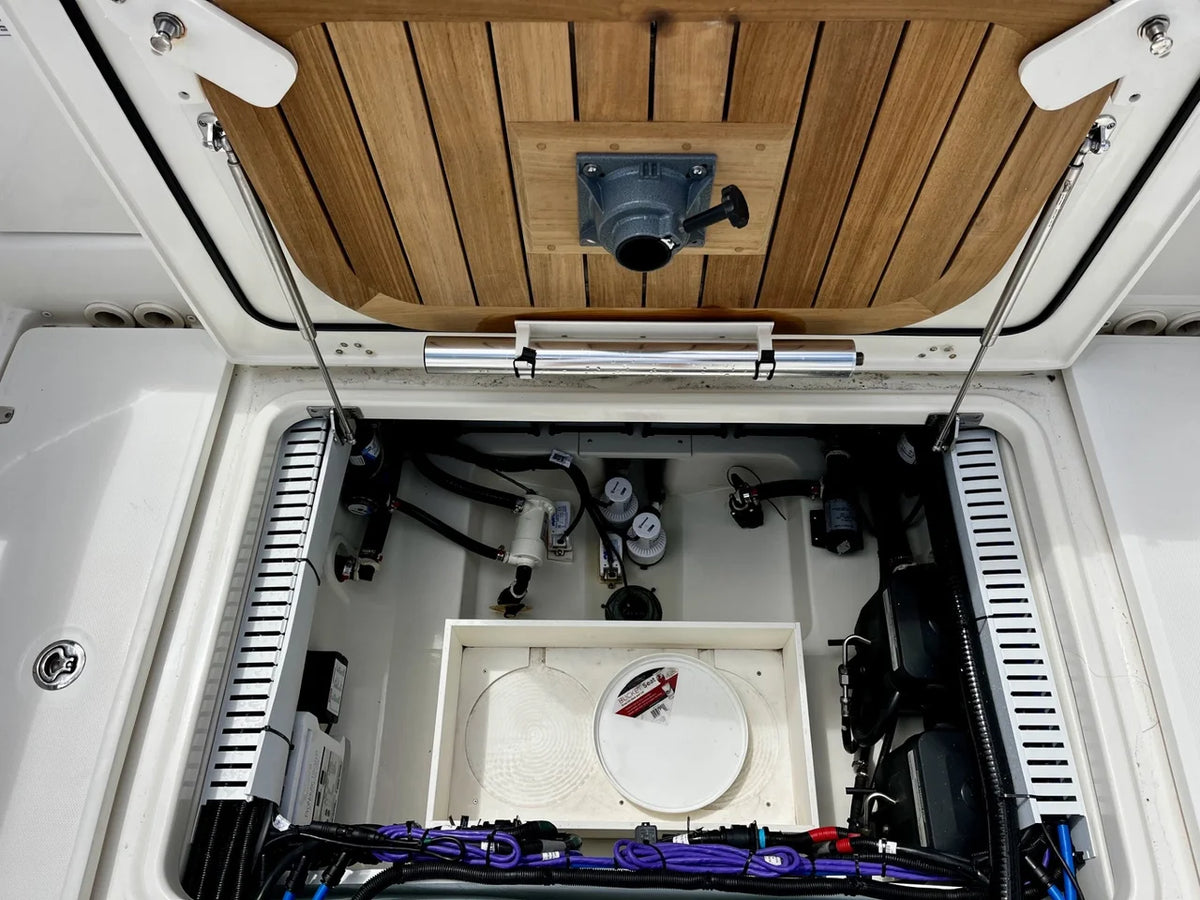 2023 Boston Whaler 330 OUTRAGE 33.0 feet, Venice, Florida #40