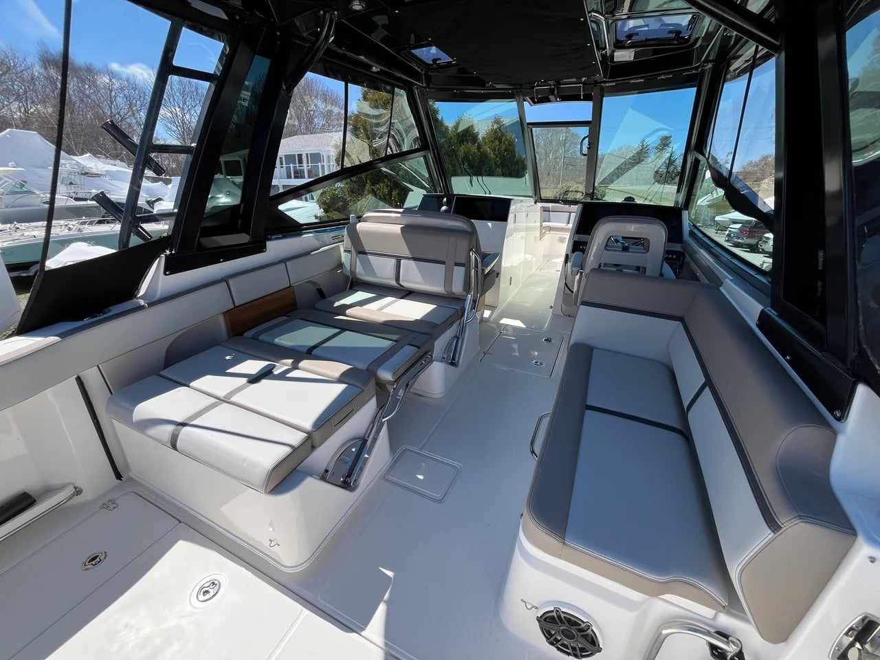 2026 Boston Whaler 330 Vantage 33.0 feet, Wakefield, RI #10