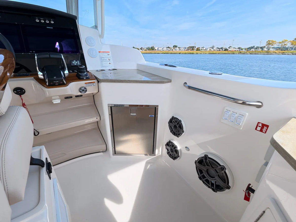 2027 Boston Whaler 350 Realm 35.0 feet, Norwalk, Connecticut #24