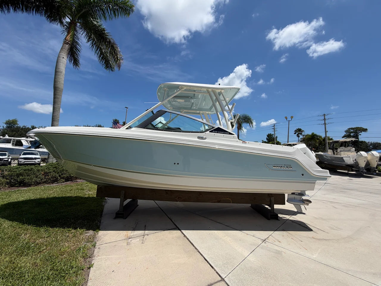 2027 Boston Whaler 240 Vantage 24.0 feet, Stuart, Florida #9