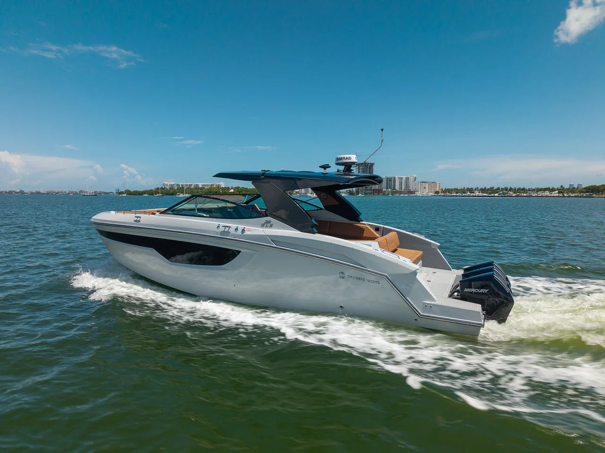 2027 Cruisers Yachts 38 GLS Outboard 38.0 feet, Miami, FL #4