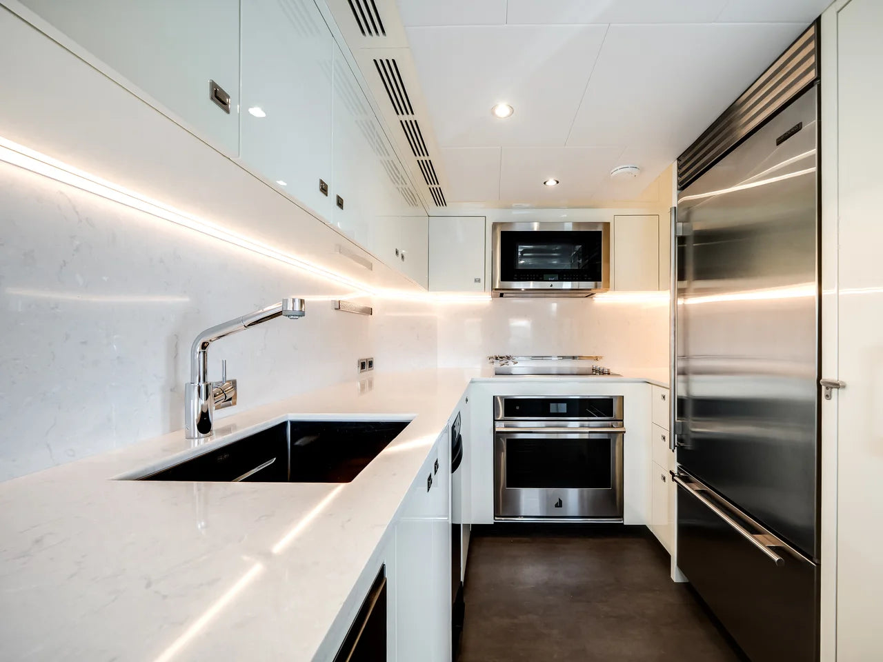2025 Ocean Alexander 27R 88.0 feet, Fort Lauderdale, FL #33