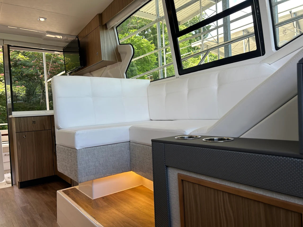 2024 Cruisers Yachts 42 Cantius 42.0 feet, Osage Beach, Missouri #13