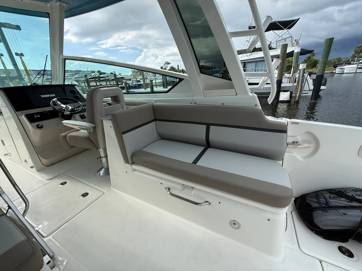 2027 Boston Whaler 330 Vantage 33.0 feet, Venice, Florida #17