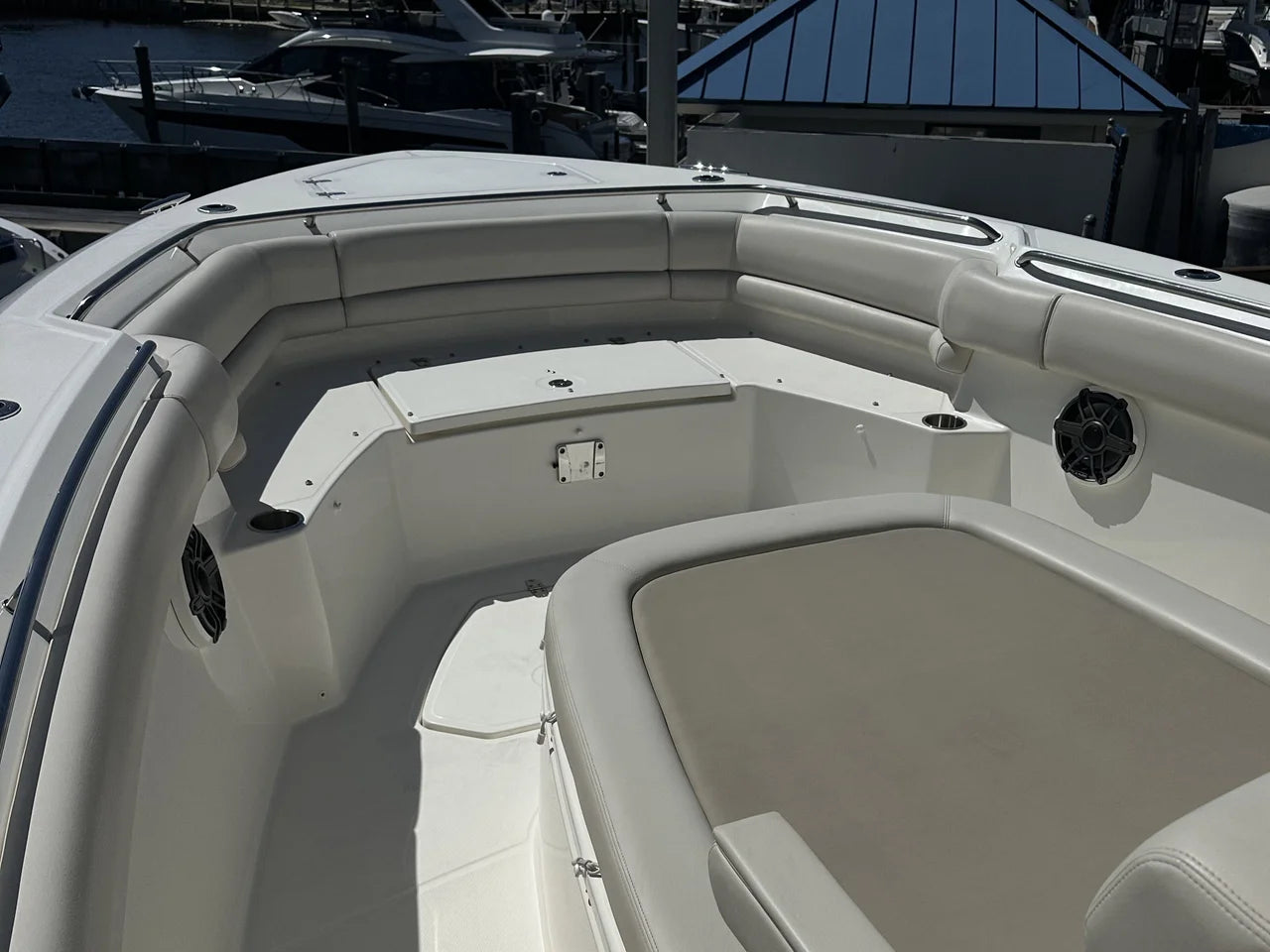 2023 Boston Whaler 33 OUTRAGE 33.0 feet, Pompano Beach, Florida #10