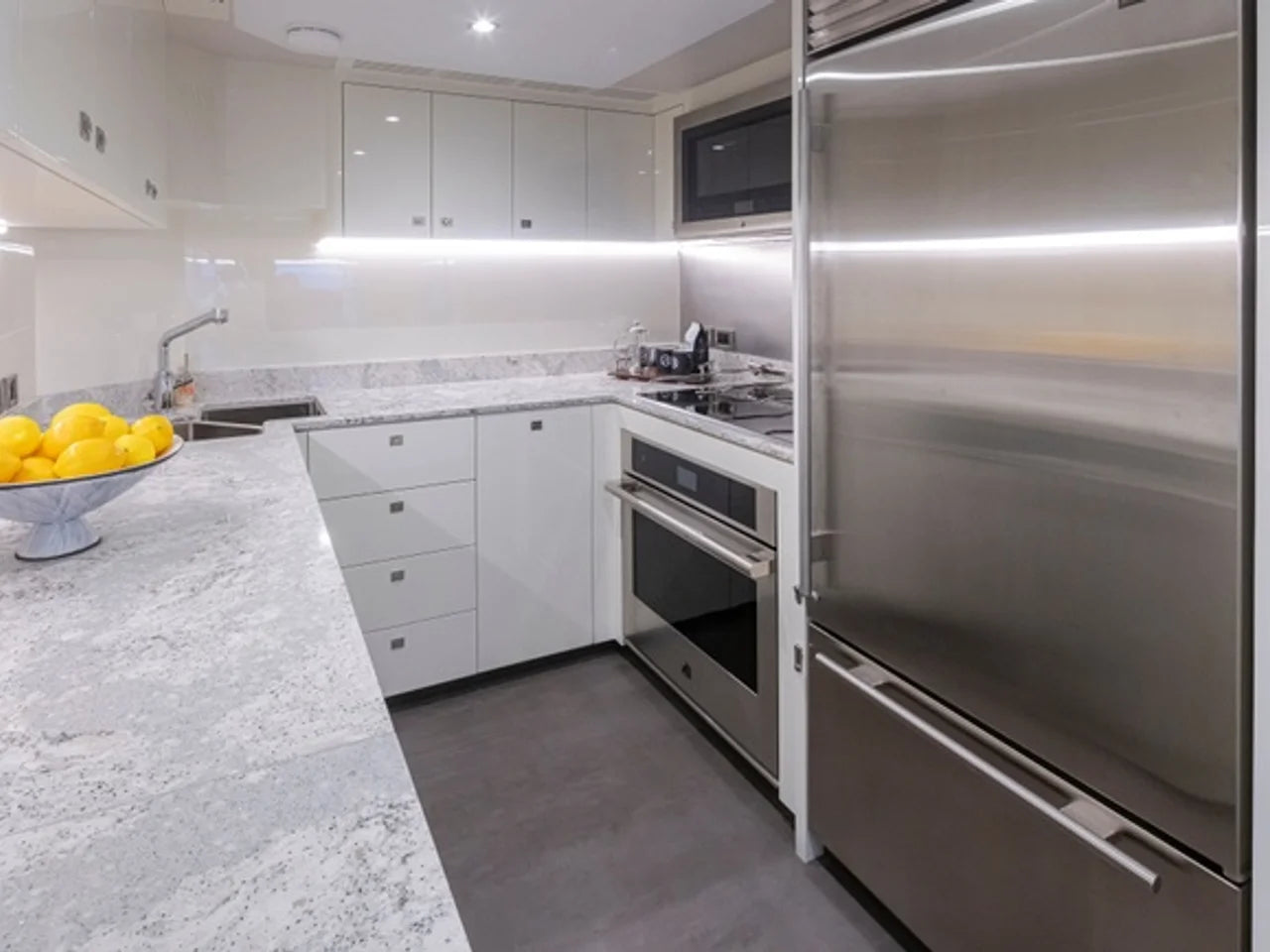 2027 Ocean Alexander 27R 93.0 feet, Pompano Beach, FL #40