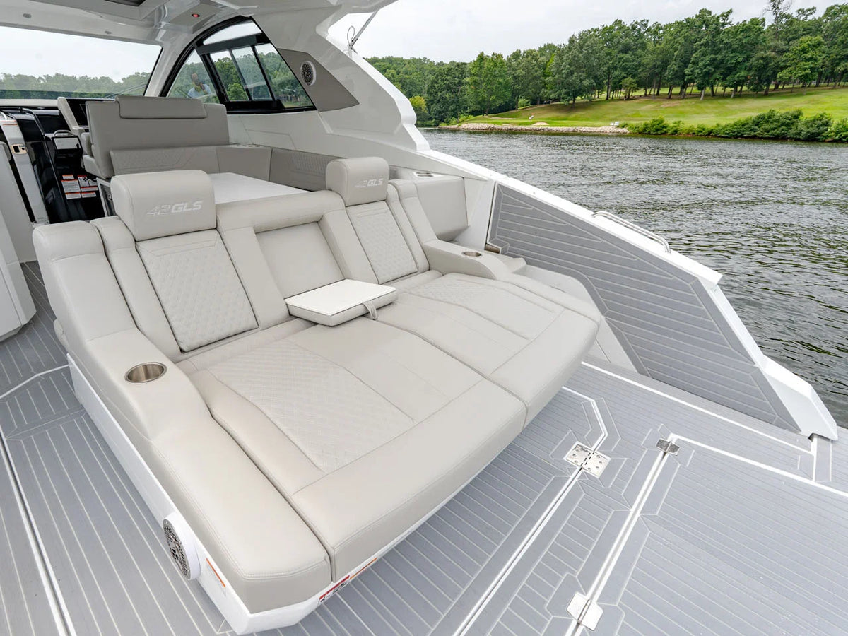 2027 Cruisers Yachts 42 GLS Outboard 42.0 feet, Lake Ozark, MO #17