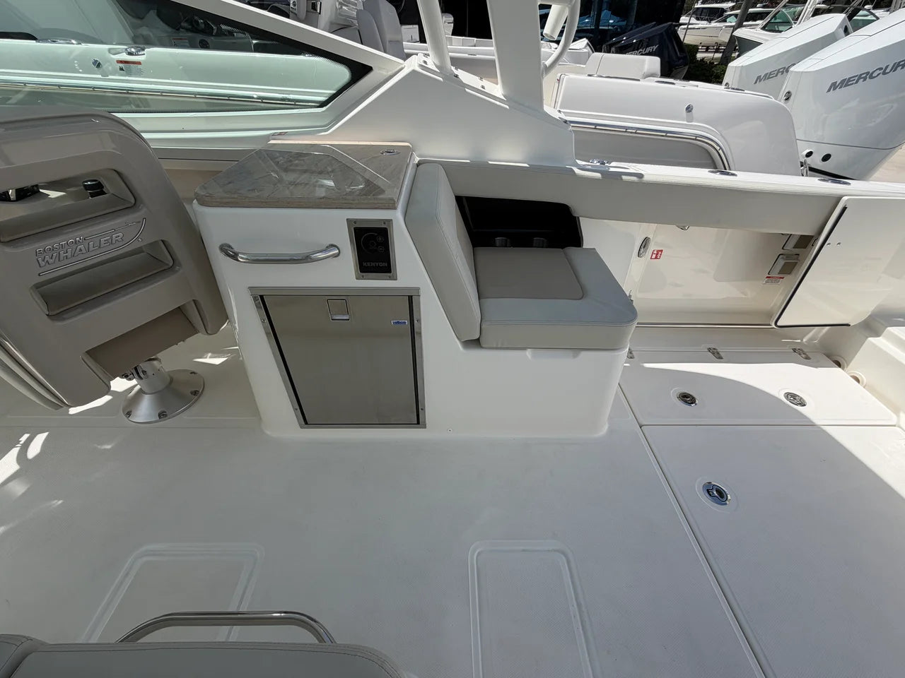 2027 Boston Whaler 280 Vantage 28.0 feet, Stuart, Florida #23