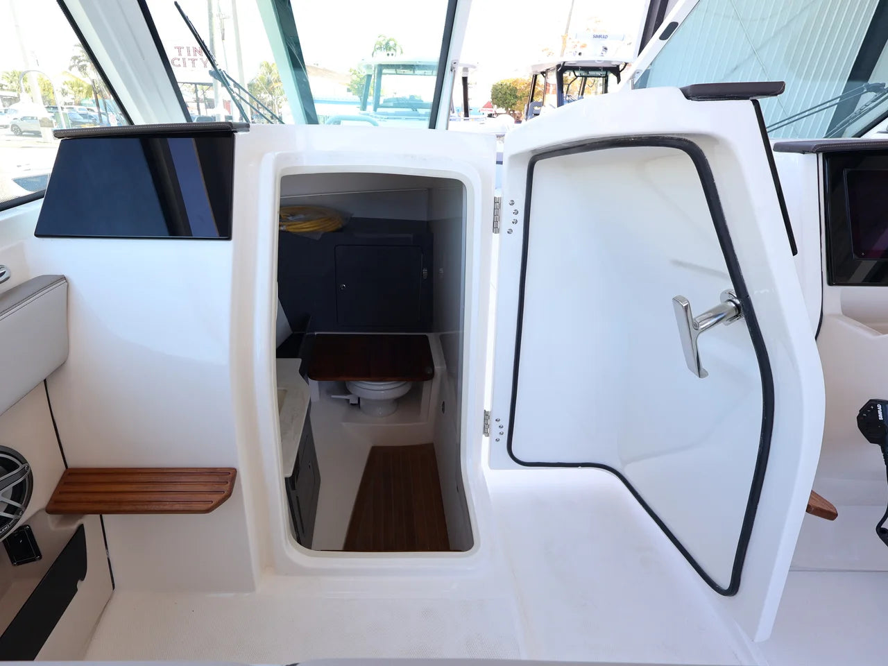 2026 Boston Whaler 330 Vantage 33.0 feet, Naples, Florida #23