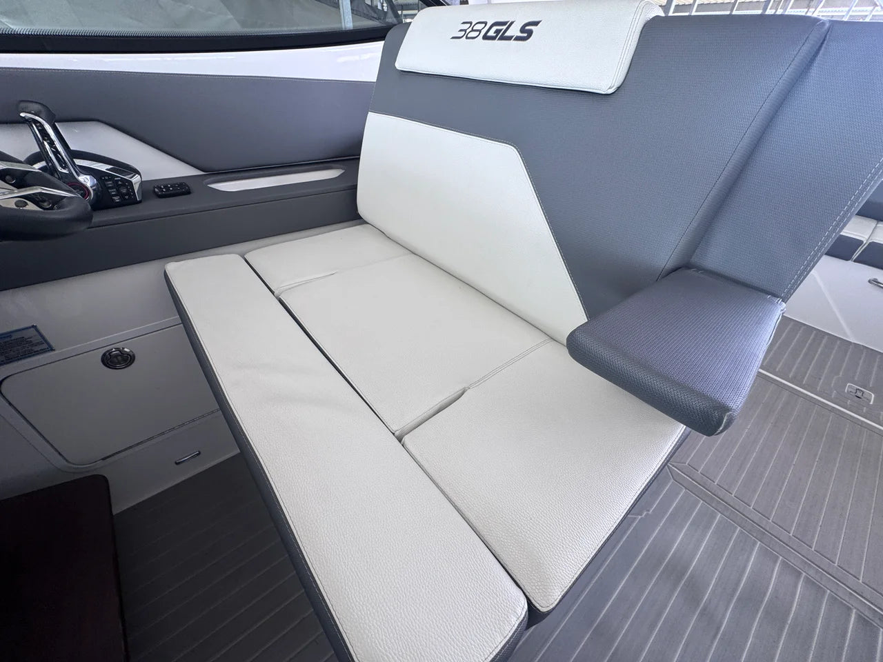2023 Cruisers Yachts 38 GLS 38.0 feet, Lake Ozark, MO #19