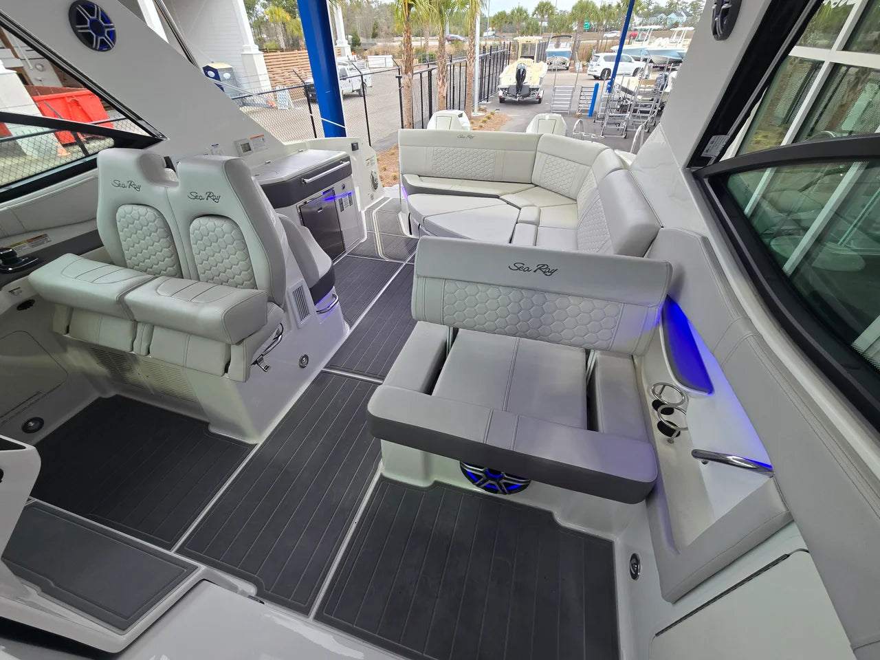 2026 Sea Ray Sundancer 320 Outboard 32.0 feet, Charleston, South Carolina #15