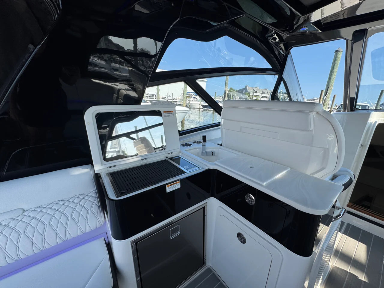 2025 Sea Ray 370 SUNDANCER OB 39.0 feet, Clearwater, Florida #18
