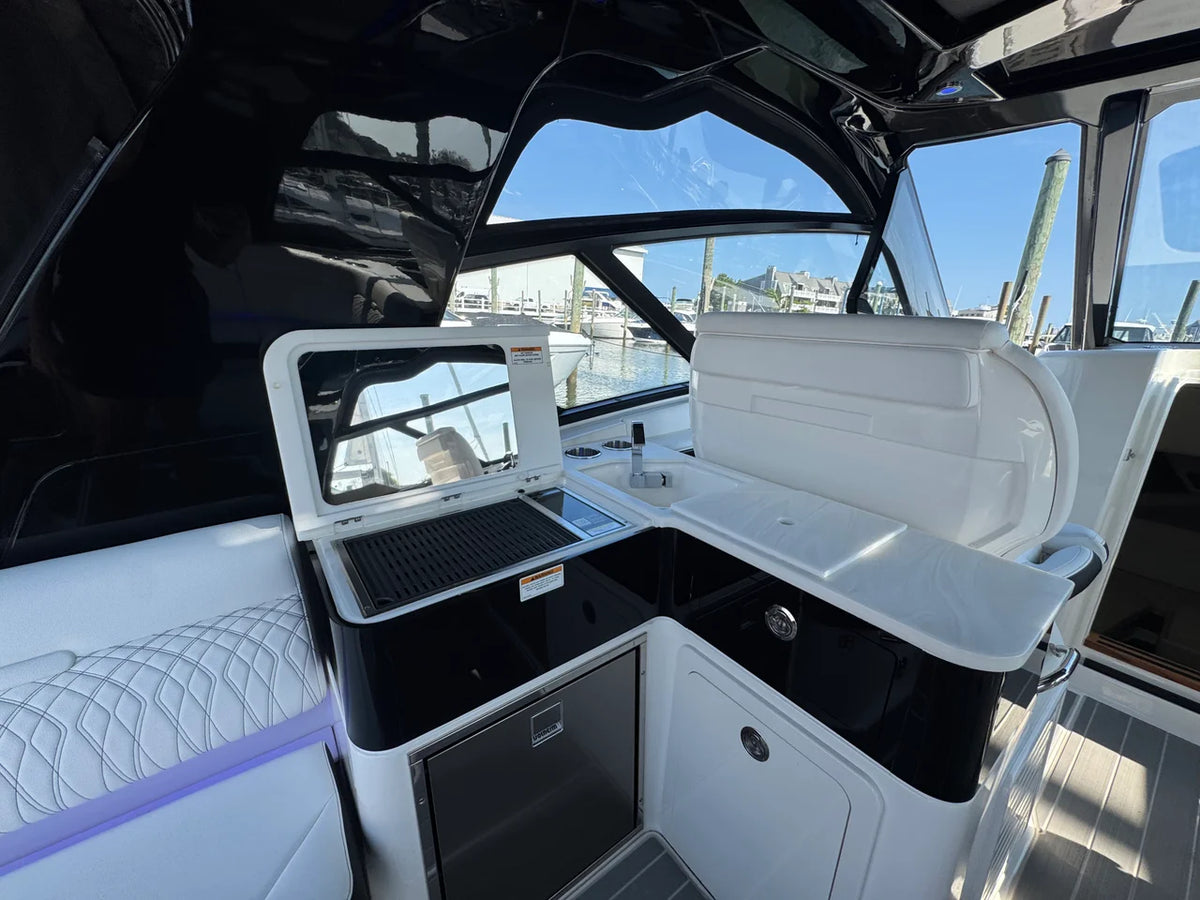 2025 Sea Ray 370 SUNDANCER OB 39.0 feet, Somers Point, New Jersey #18