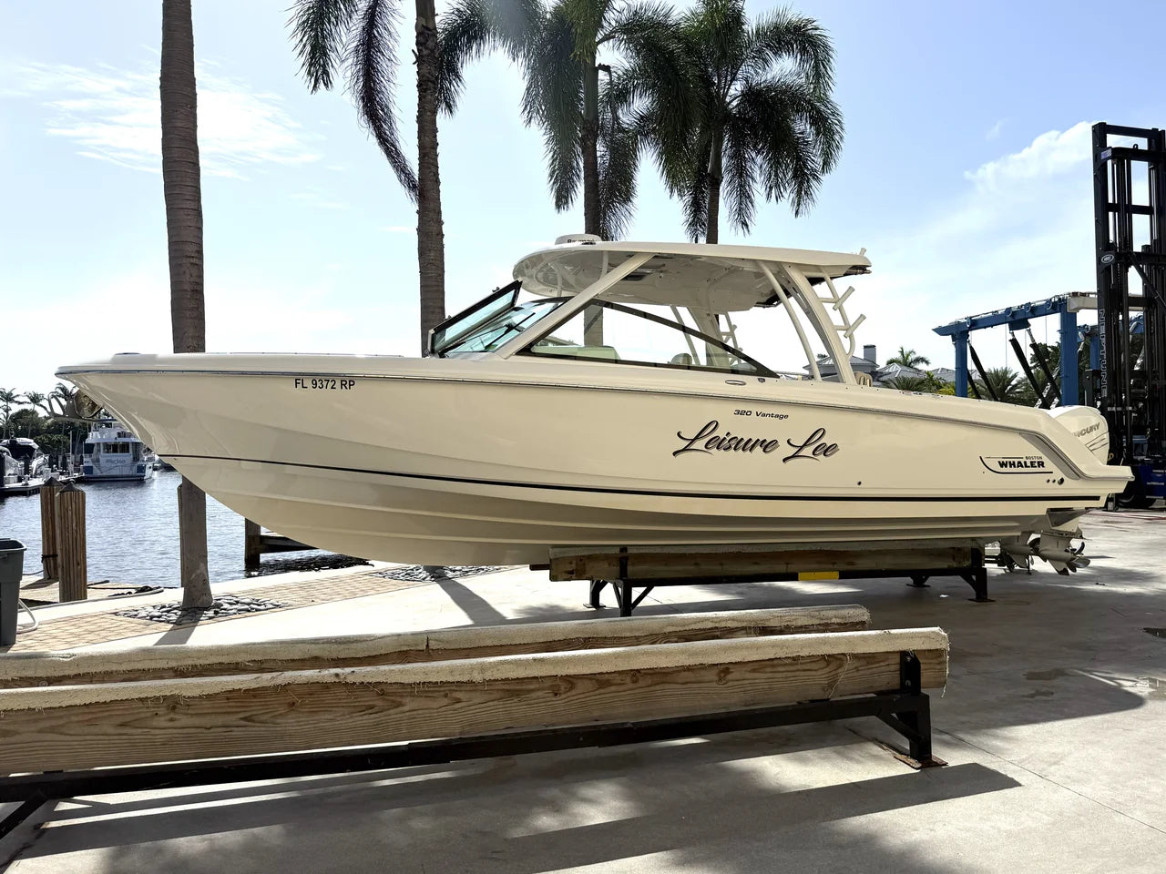 2018 Boston Whaler 320 VANTAGE 32.0 feet, Pompano Beach, Florida #1