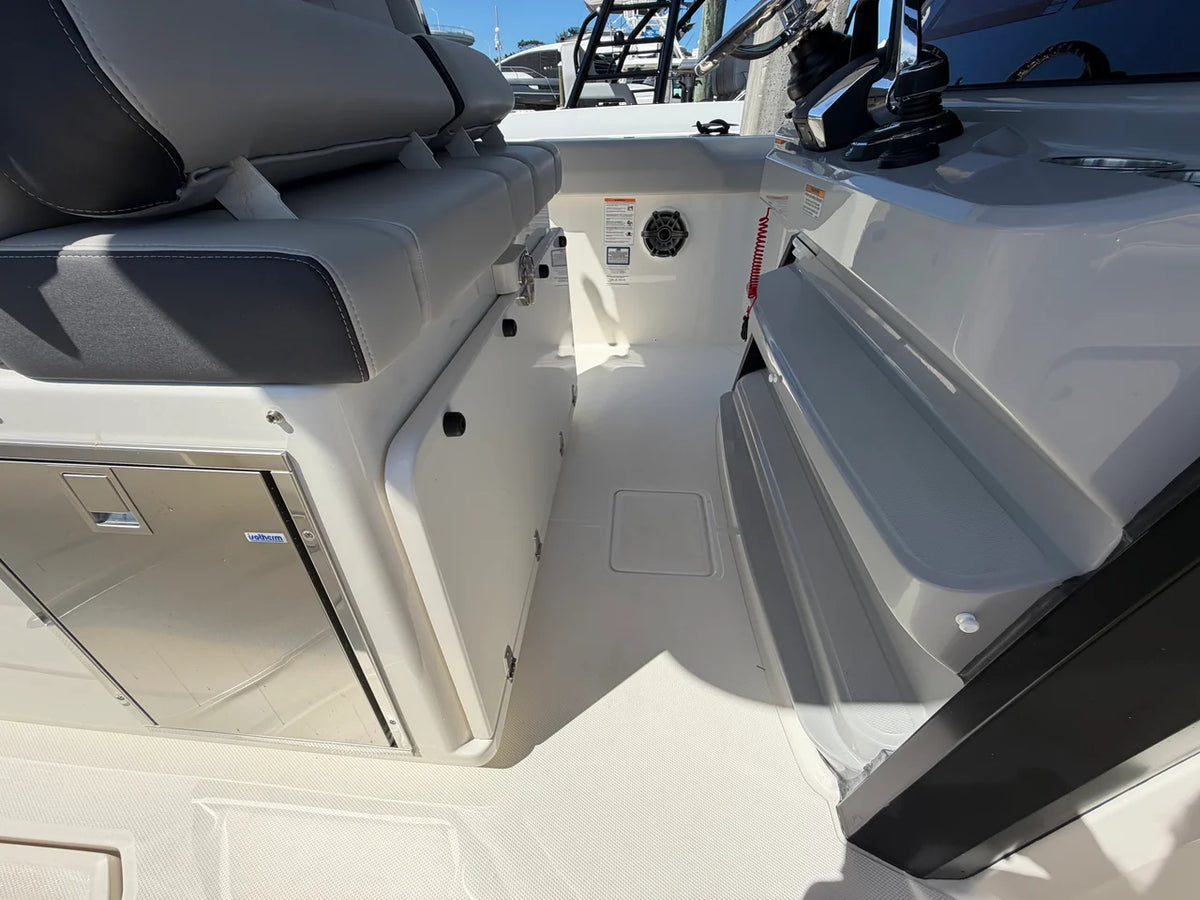 2026 Boston Whaler 330 Outrage 33.0 feet, Jupiter, Florida #31