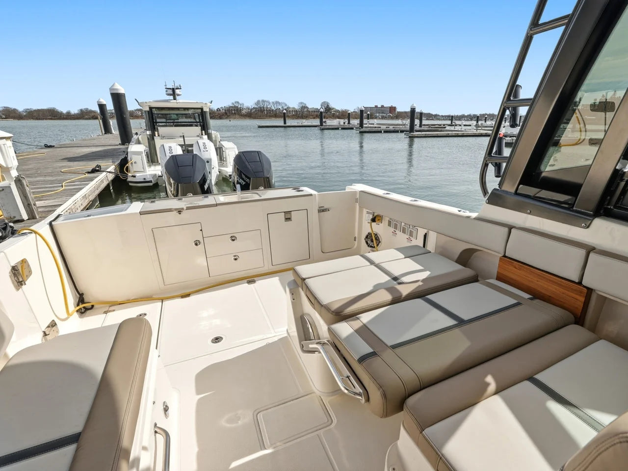 2026 Boston Whaler 330 Vantage 33.0 feet, Quincy, MA #9