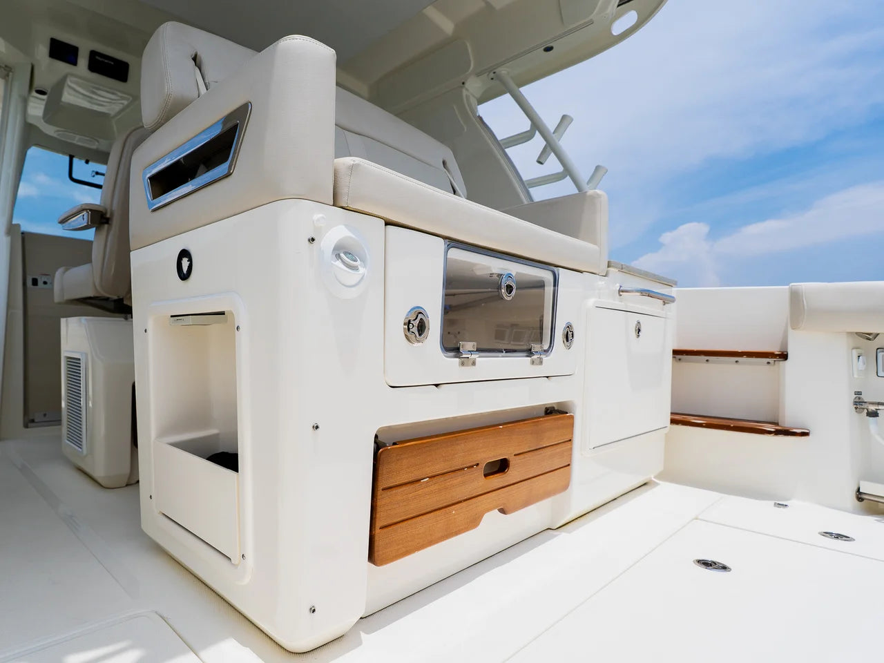 2023 Boston Whaler 350 Realm 35.0 feet, Clearwater, Florida #73