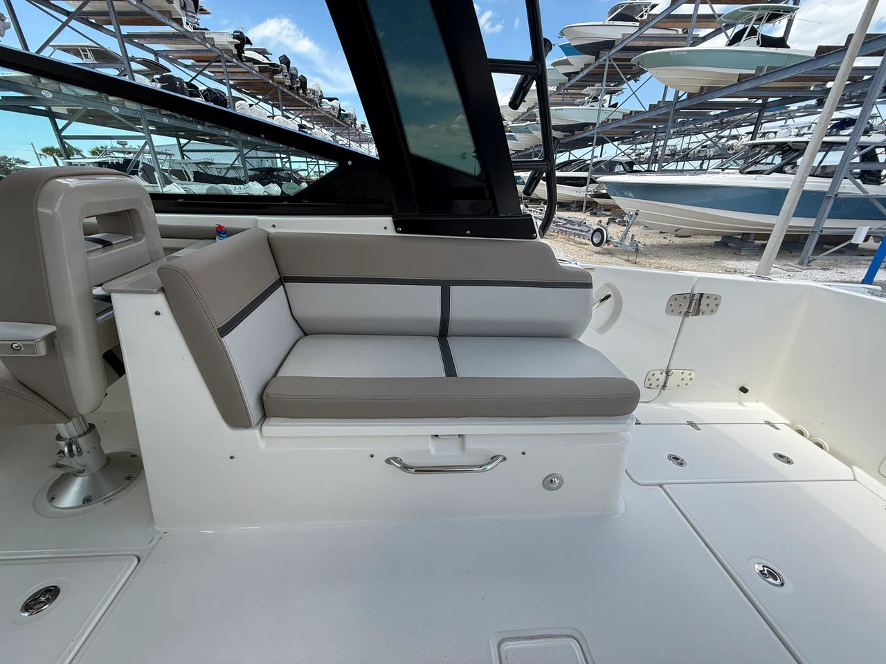 2025 Boston Whaler 330 Vantage 33.0 feet, Sarasota, FL #24